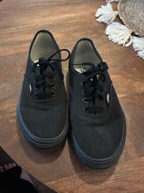 Vans Black Canvas Kids Low-Top Sneakers